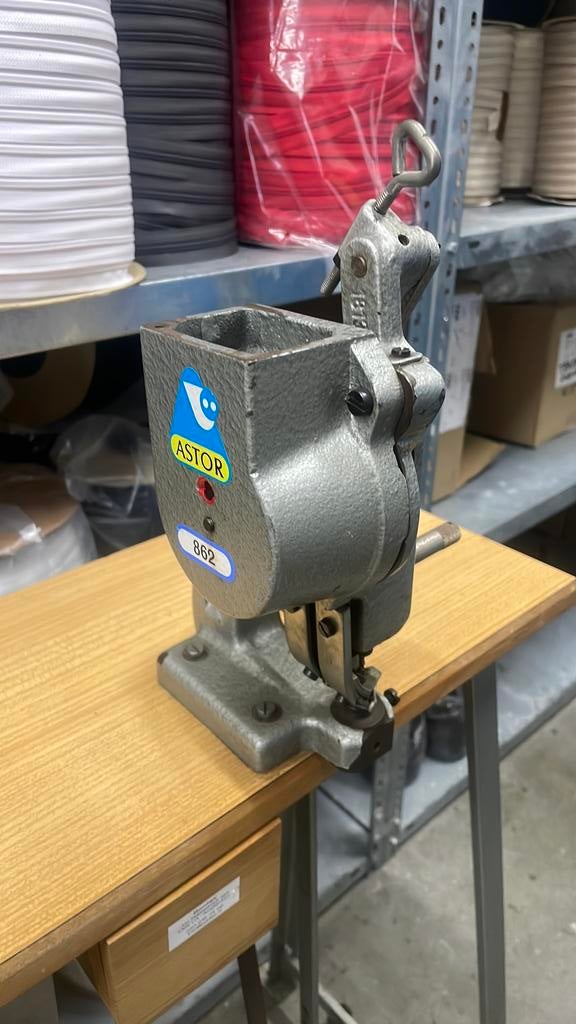 Astor 862 Spindelpers – Inclusief Werktafel en Voetpedaal, Hobby en Vrije tijd, Naaimachines en Toebehoren, Ophalen of Verzenden