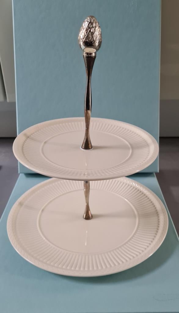 Wedgwood 2-laags taartplateau, Ophalen of Verzenden, Zo goed als nieuw