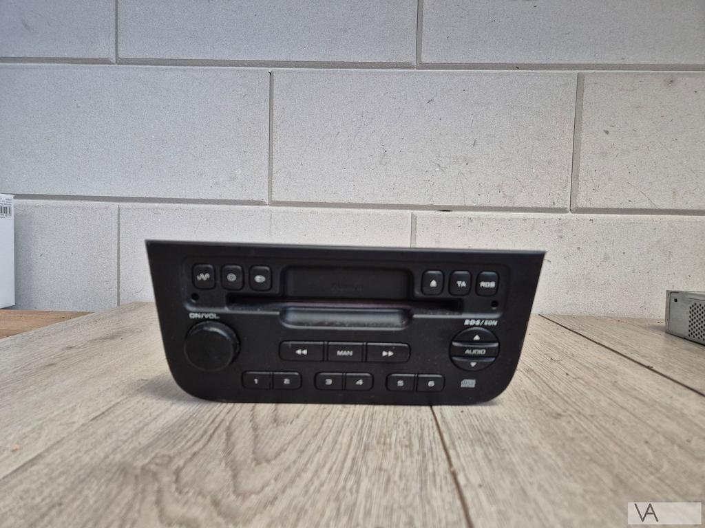 Peugeot 406 1999 - 2005 radio cd speler PU-2473A clarion €75, Ophalen of Verzenden, -, -, -