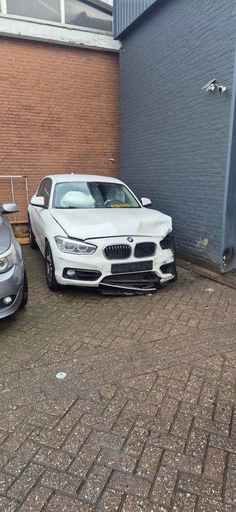 Schadeauto  bj 2016 - Opknapper of voor onderdelen, Automaat, Wit, 20 cc, Diesel