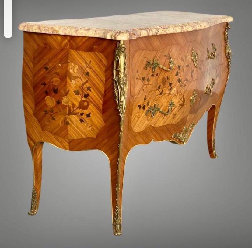 Franse Louis XV-stijl, commode, marqueterie en marmer blad., Antiek en Kunst, Antiek | Meubels | Kasten, Ophalen