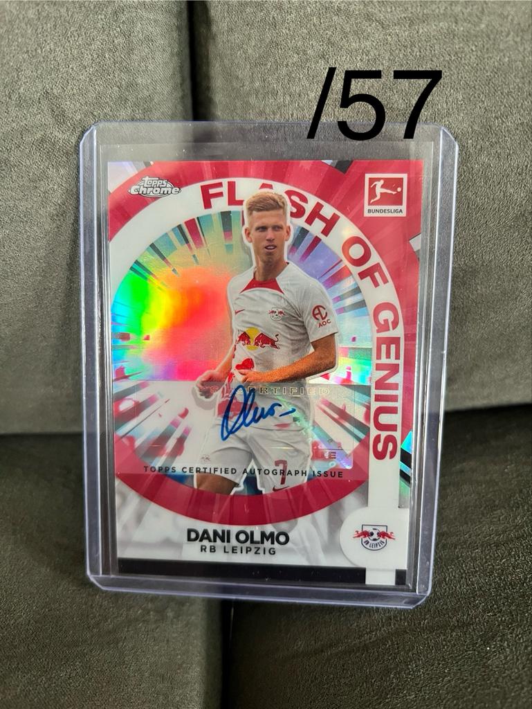 Dani Olmo Auto /57 - 2022-23 Topps Chrome Bundesliga, Ophalen of Verzenden, Nieuw, Buitenlandse clubs, Spelerskaart