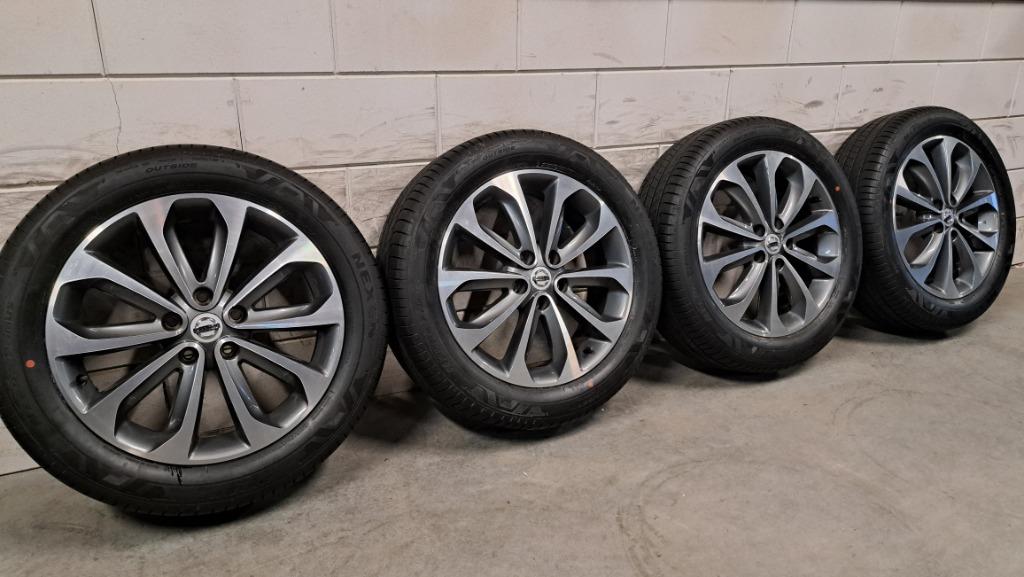 Bi-color velgen Nissan Qashqai Juke + NW Banden 215/55/18, Auto-onderdelen, Banden en Velgen, 18 inch, 215 mm, Banden en Velgen
