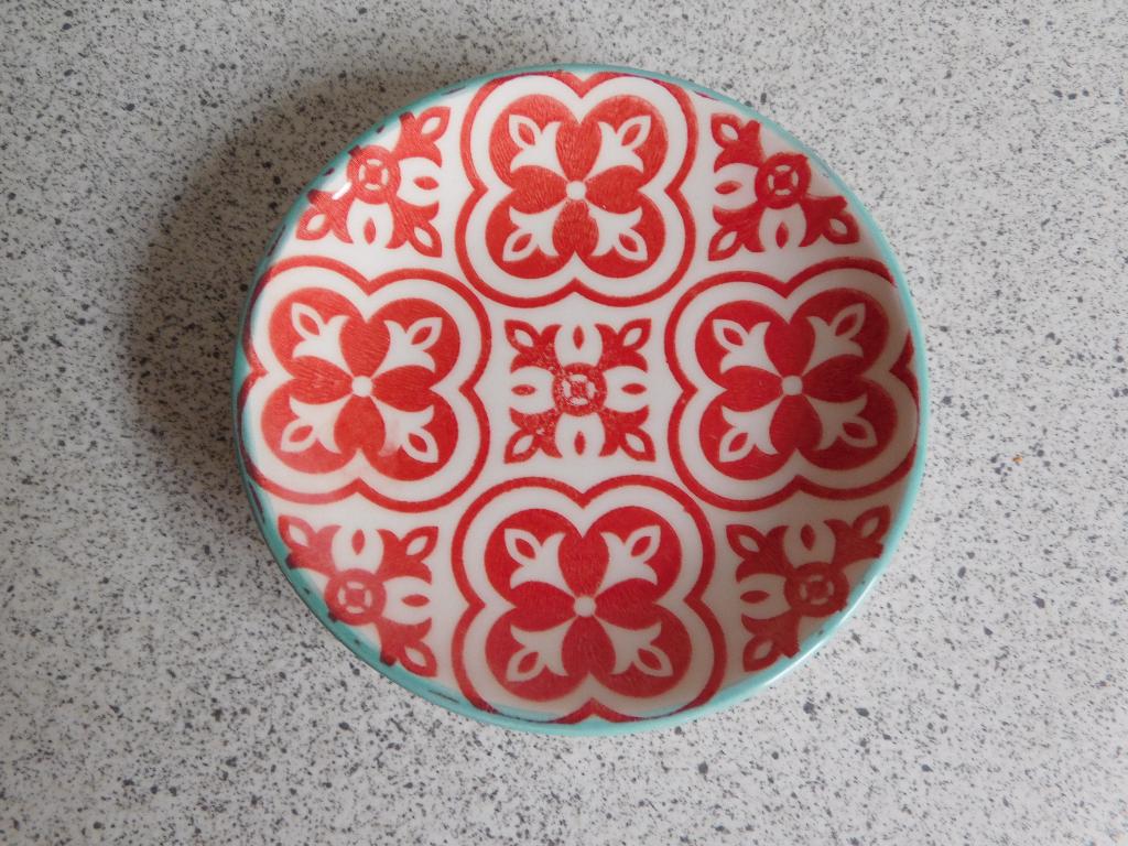 Bord 10 cm. Buana Rood by Xenos, Ophalen of Verzenden, Zo goed als nieuw, Bord(en), Overige stijlen