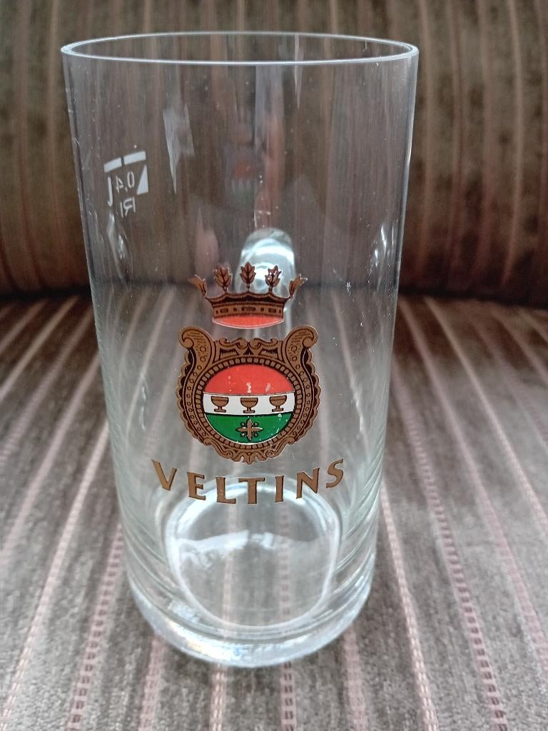 Glas - VELTINS, Ophalen of Verzenden, Zo goed als nieuw, Bierglas