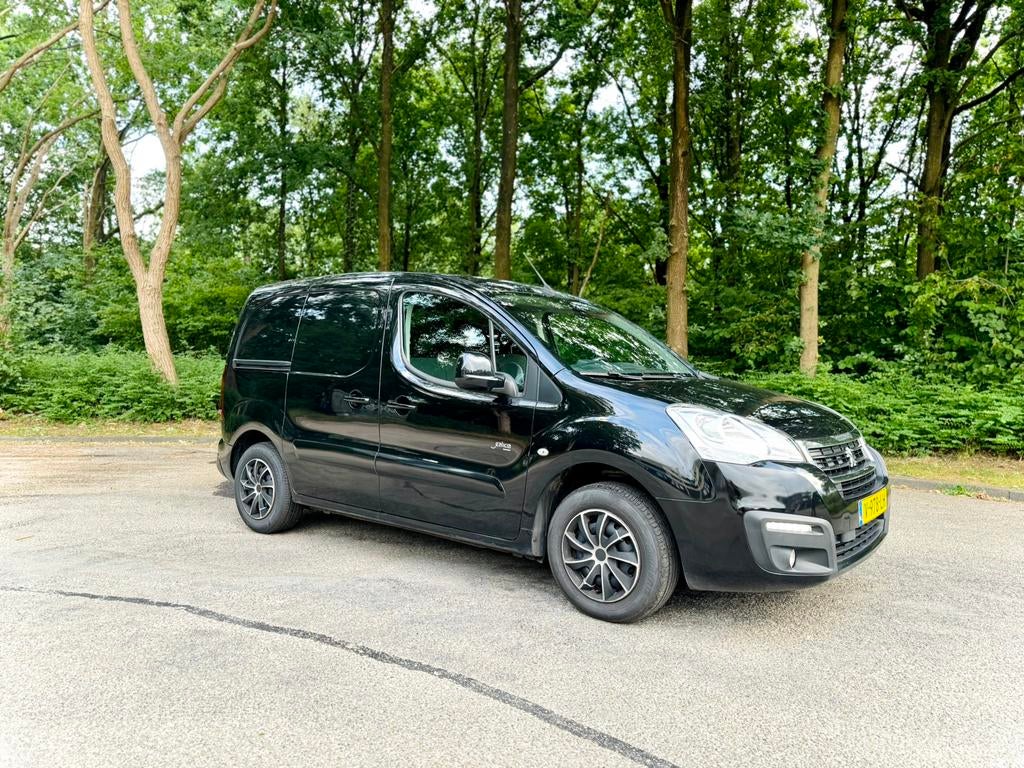 Peugeot Partner New GB 120 L1 1.6 Bluehdi 100pk 1e Eigenaar, Auto's, Voorwielaandrijving, Stof, Euro 6, 4 cilinders