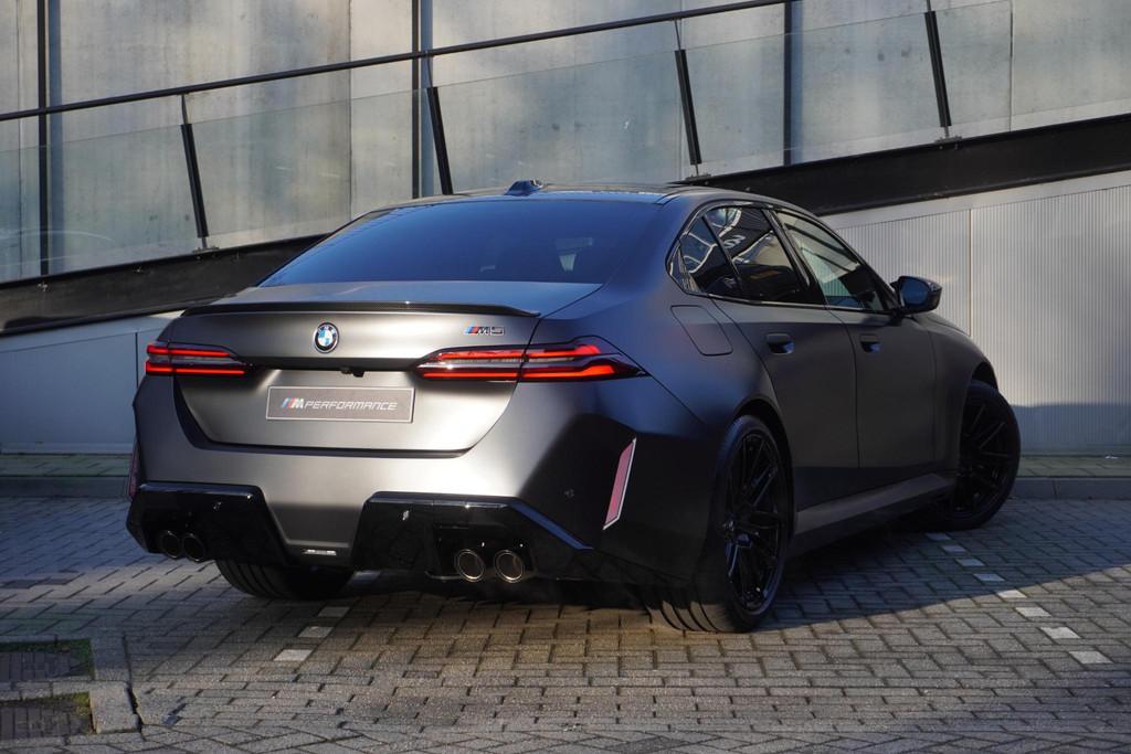 BMW M5 Sedan M Driver's Pack | M Drive Professional | Comfor, Auto's, Automaat, Stof, 4395 cc, 135 min