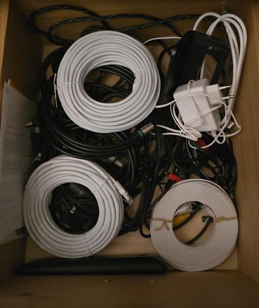 Diverse kabels, Ziggo onderdelen, antenne versterkers, Alle leeftijden, Ophalen of Verzenden, Zo goed als nieuw, Overige typen