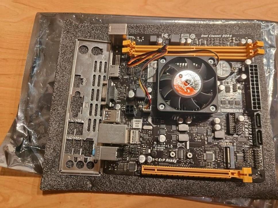 BIOSTAR A10N-9830E Mini-ITX Motherboard, Gebruikt, Socket FP4, DDR4, Ophalen of Verzenden