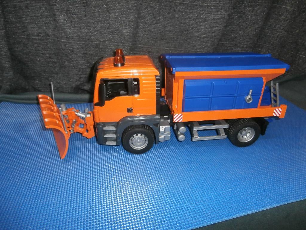 Bruder nieuwe MAN TGS strooiwagen met sneeuwschuiver, Ophalen, Nieuw