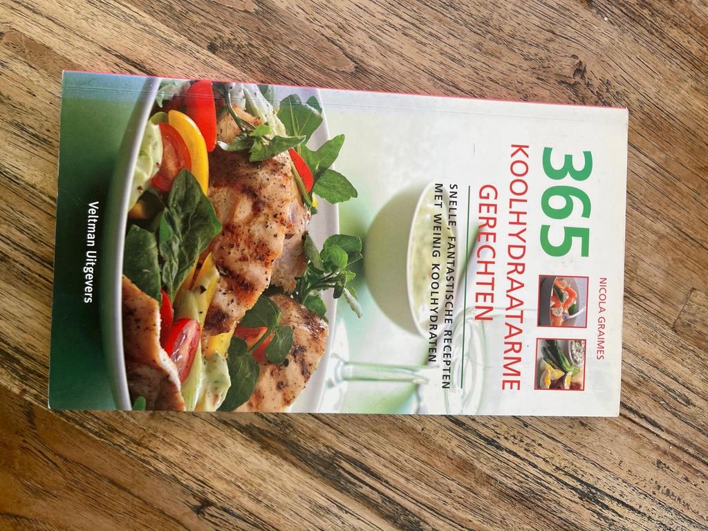 365 Koolhydraatarme Gerechten kookboek, Boeken, Ophalen of Verzenden, Gelezen, Gezond koken