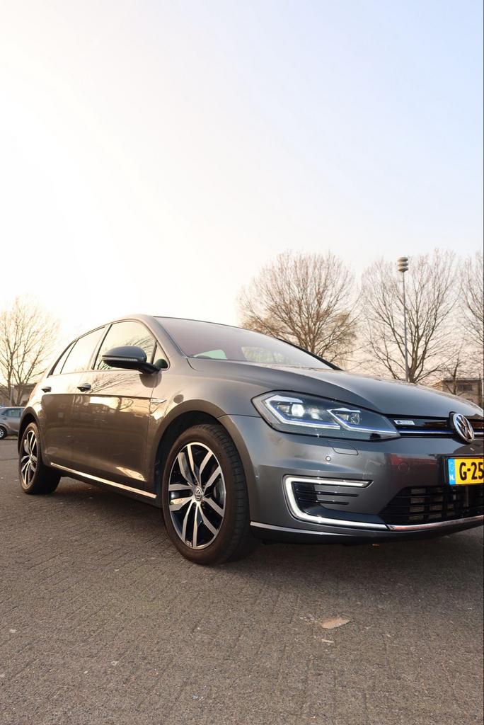 Volkswagen e-Golf 136pk Virtual Cockpit E-DITION 2019 36kw/h, 136 pk, Origineel Nederlands, Elektrisch, Zilver of Grijs