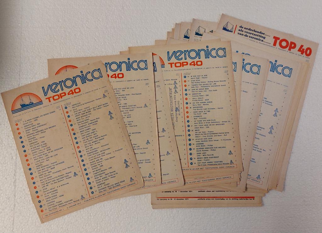 Top 40 velletjes Radio Veronica 1974 - 38 stuks, Verzamelen, Verzenden, Gebruikt, Boek, Tijdschrift of Artikel