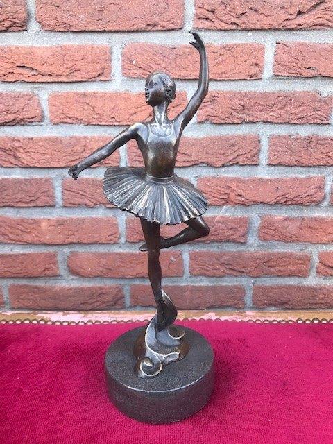 stijlvol bronzen beeld van een jonge ballerina, Antiek en Kunst, Antiek | Koper en Brons, Ophalen of Verzenden, Brons