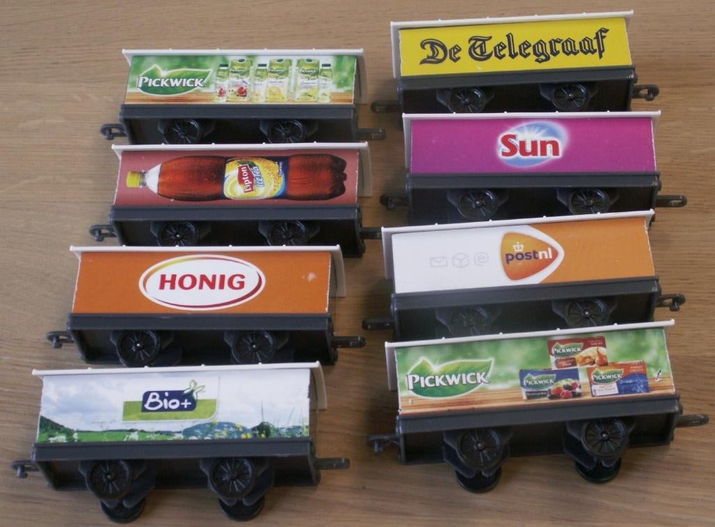 8 treinwagons trein reclame kunststof Post NL, Telegraaf,Sun, Ophalen of Verzenden, Zo goed als nieuw