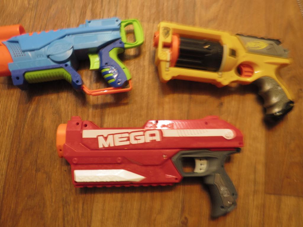 3 verschillende nerf blasters maverick explorer magnus, Ophalen of Verzenden, Gebruikt