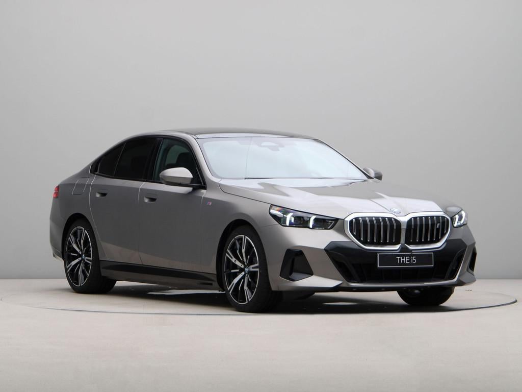 BMW i5 eDrive40 M Sport Edition 84 kWh (bj 2026, automaat), Auto's, Automaat, 2095 kg, Achterwielaandrijving, Zwart