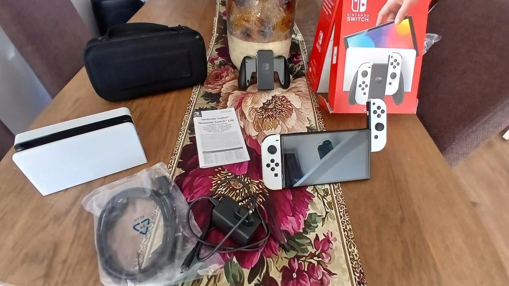 Nintendo Switch OLED, Ophalen, Zo goed als nieuw, Met 2 controllers, Switch OLED