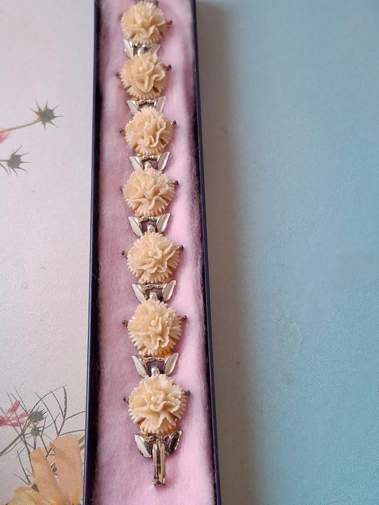 Vintage armband met uitgesneden celluloid roos motief, Verzenden, Zo goed als nieuw, Overige kleuren, Overige materialen