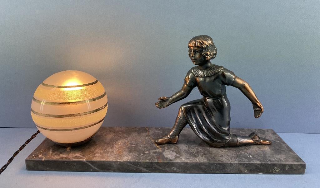 art deco tafellamp met meisje dame vrouw marmer zamac, Ophalen of Verzenden