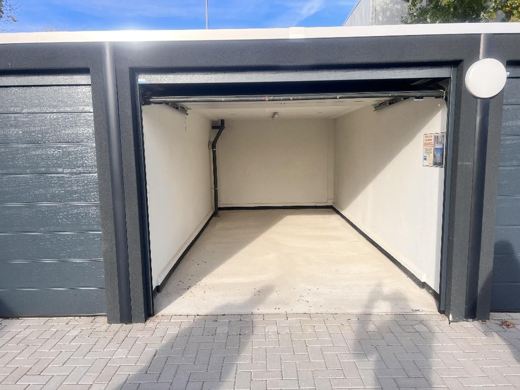 Te koop / Te huur: 2 Garages /, Auto diversen, Autostallingen en Garages