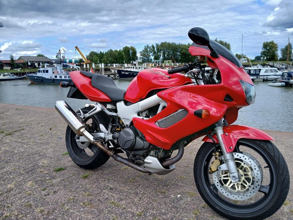 Honda VTR Firestorm, Motoren, Particulier