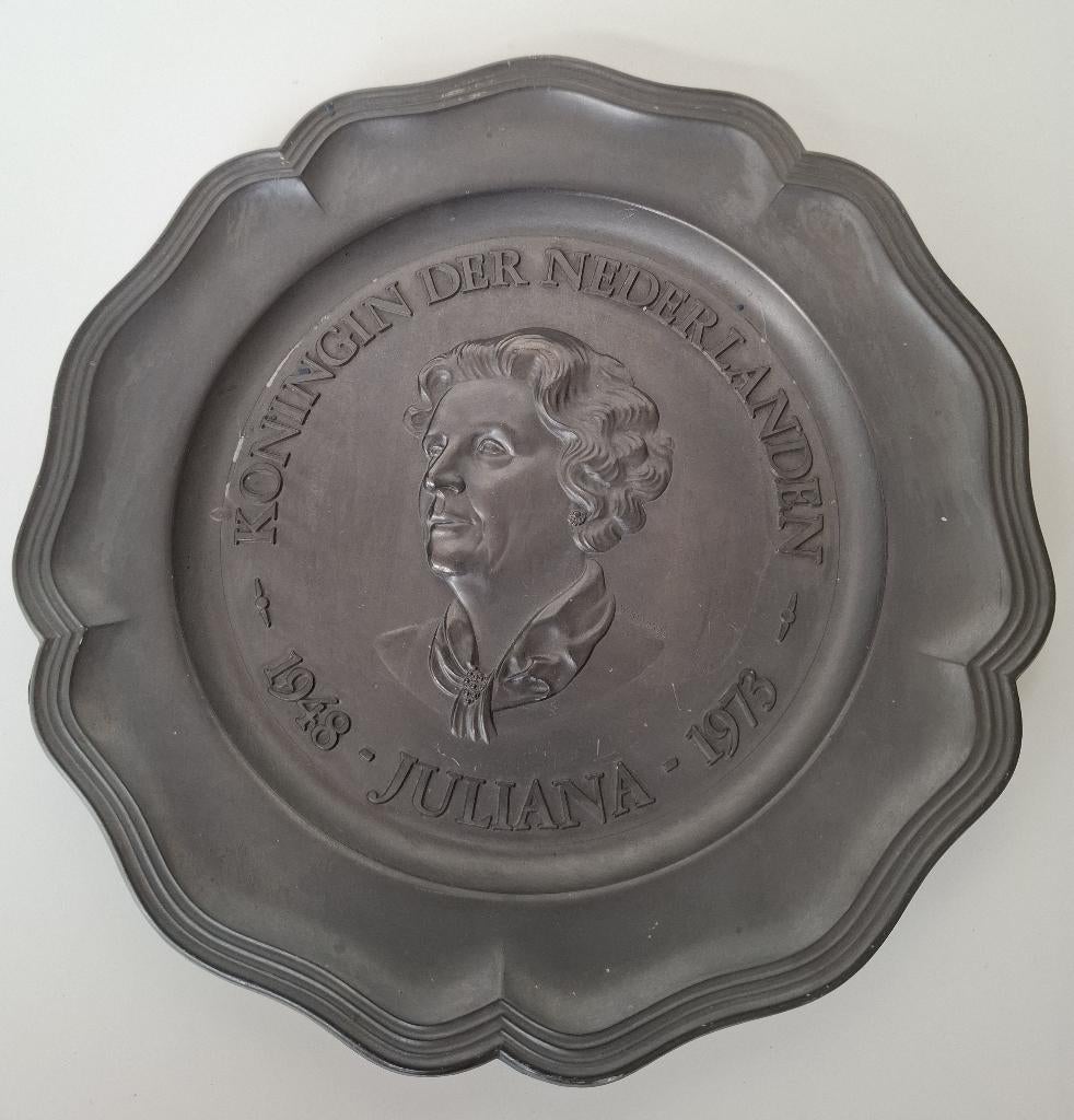 Tinnen bord Juliana 1948 – 1973, Ophalen