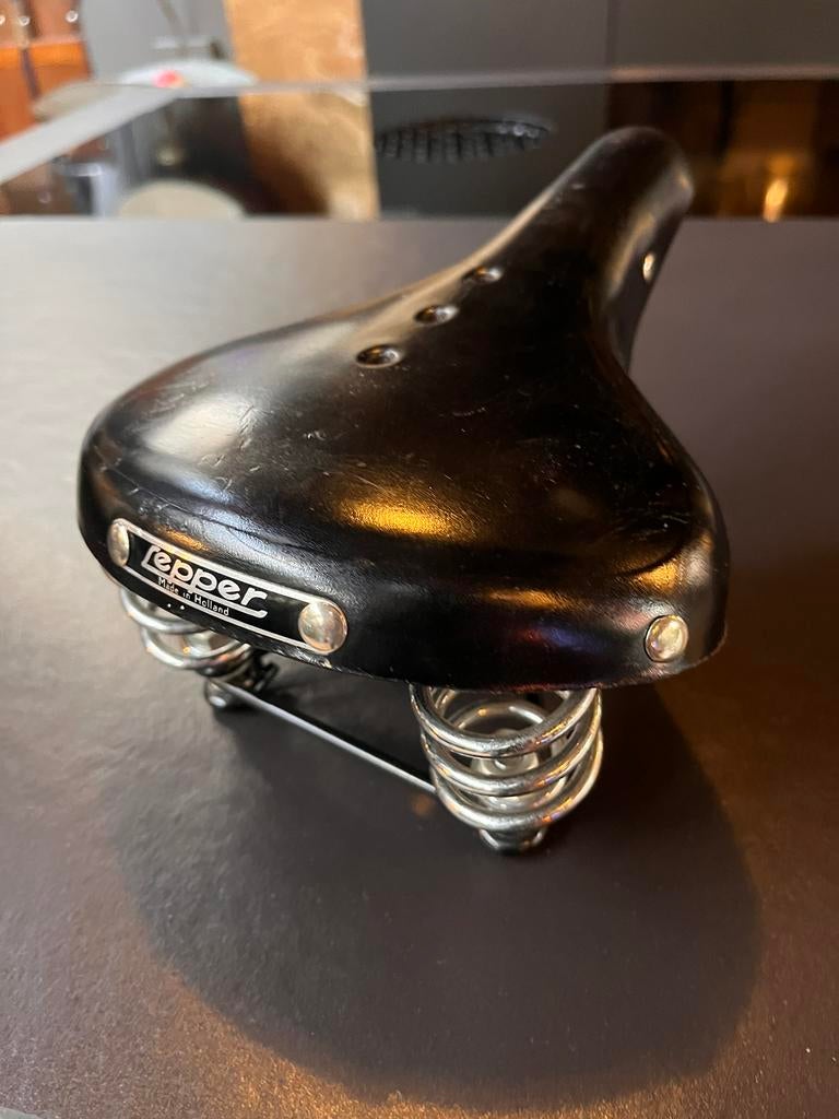 lepper leren fiets zadel nieuw staat, Fietsen en Brommers, Fietsonderdelen, Ophalen of Verzenden