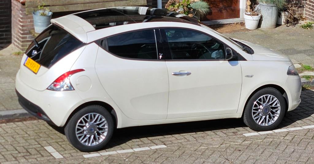 Mooiste Lancia Ypsilon met panoramadak, Voorwielaandrijving, Euro 5, 400 kg, Wit