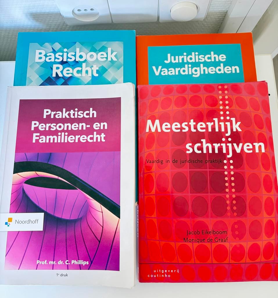 4 diverse rechtenboeken: Juridische Vaardigheden, Basisboek, Boeken, Ophalen of Verzenden, Gamma, Gelezen, HBO