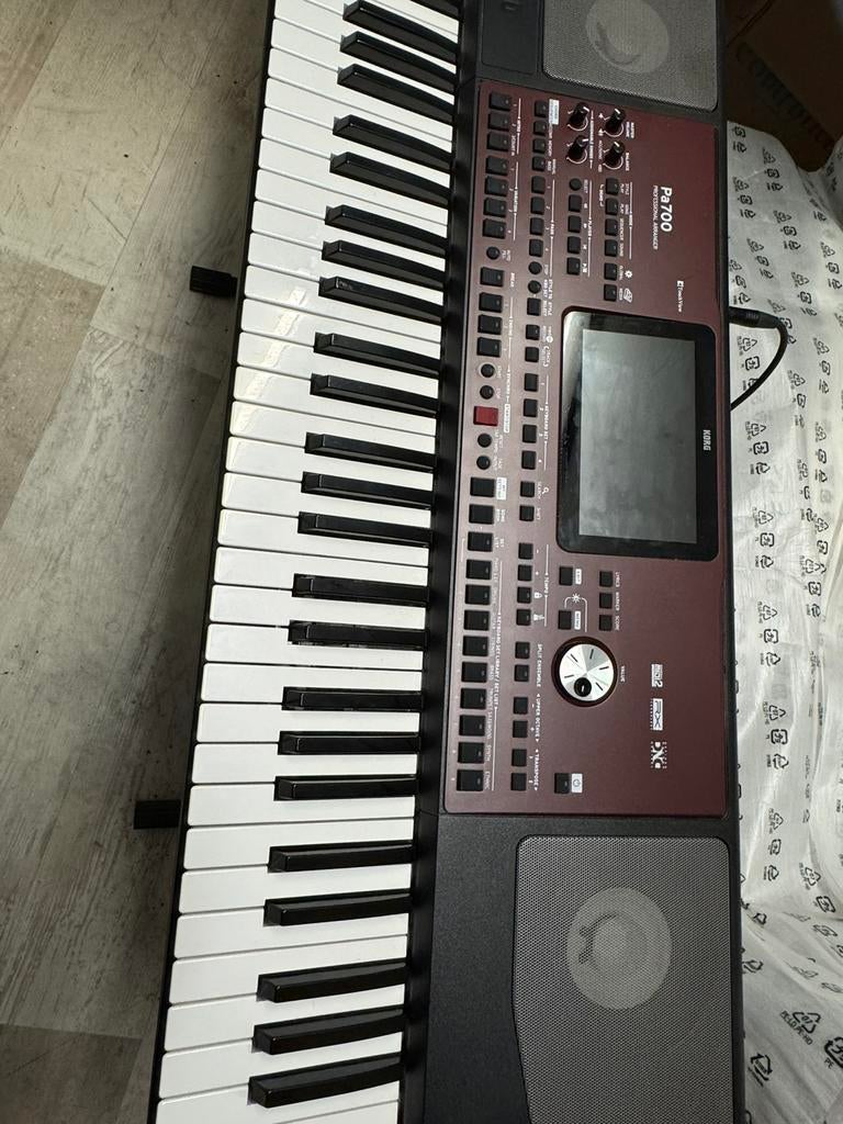 Gezocht! Korg pa 700, Ophalen, Zo goed als nieuw, 61 toetsen, Korg