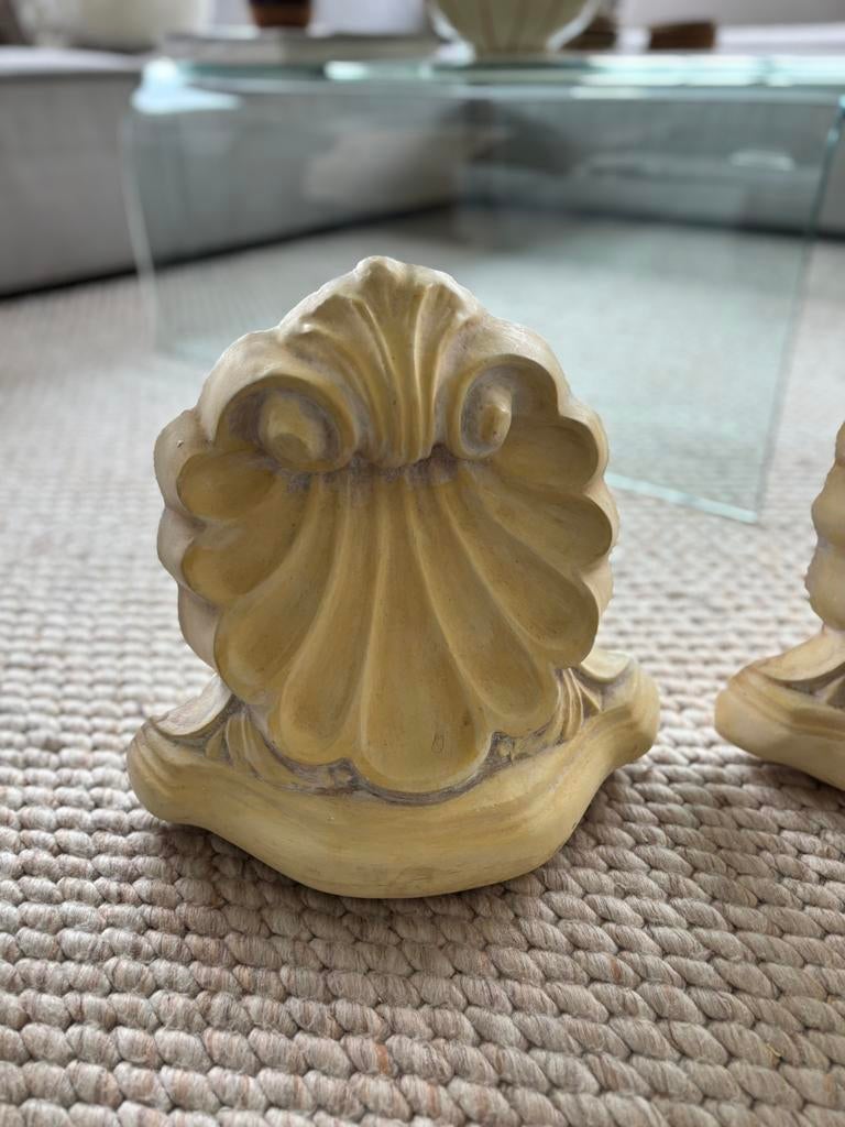 set wandornamenten van gips / boekensteunen ., Ophalen