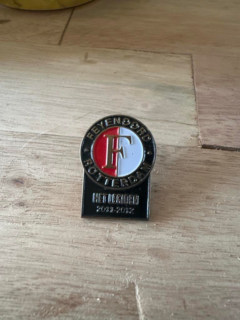 Feyenoord Het Legioen Speldje 2011-2012, Verzamelen, Ophalen of Verzenden, Zo goed als nieuw, Feyenoord, Overige typen