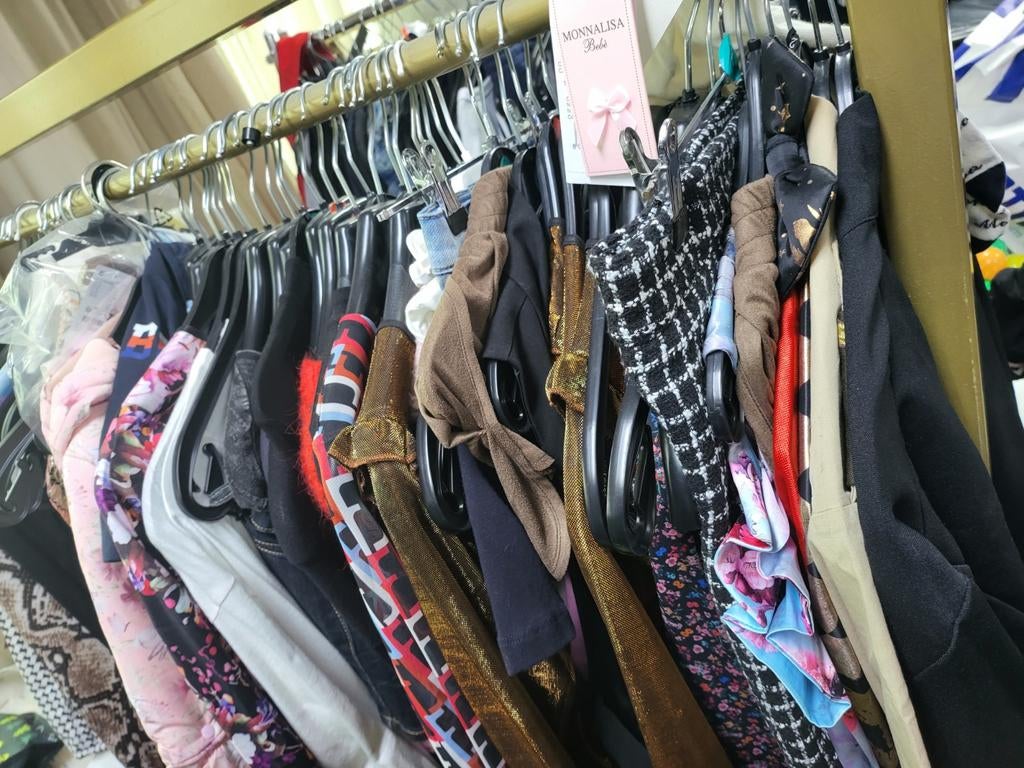 Uitverkoop partij 100 stuks Dames heren kids mix pakket €50,, Ophalen of Verzenden, Zo goed als nieuw