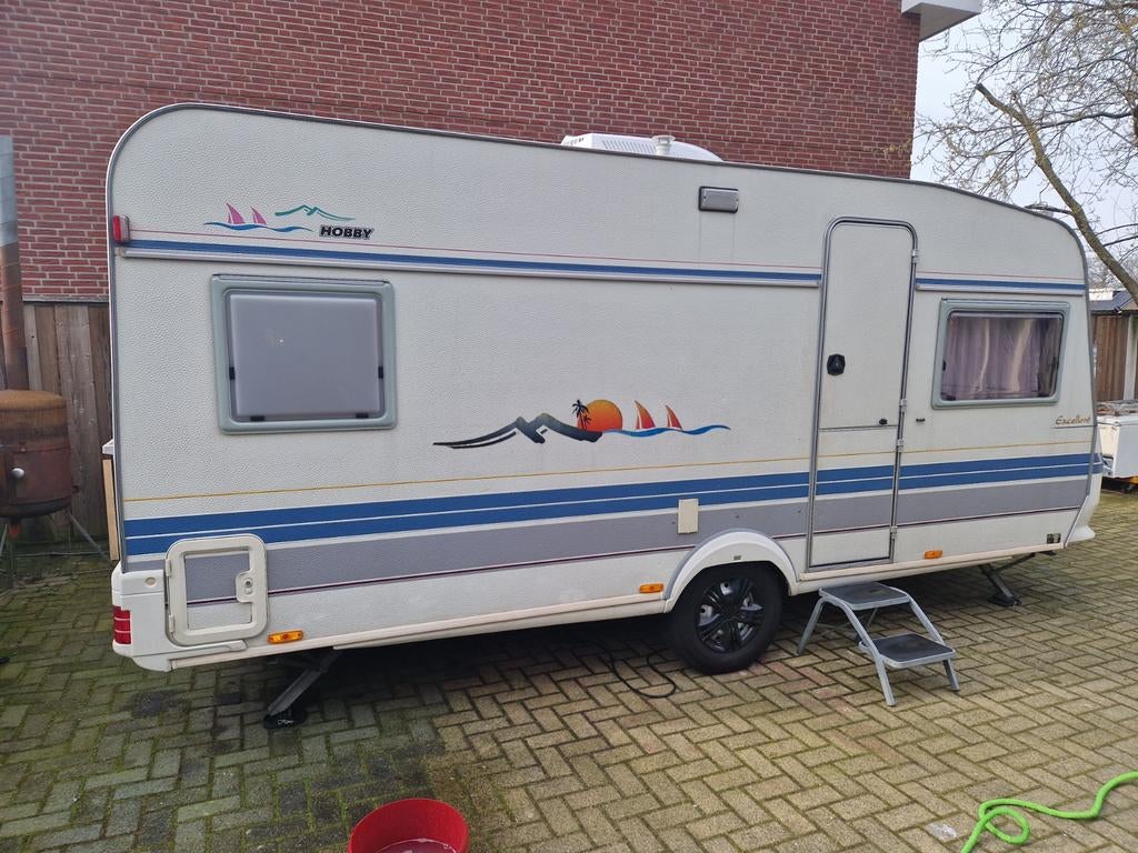 Hobby 495 caravan, Caravans en Kamperen, Caravans, Luifel, Hobby, Frans bed, Particulier