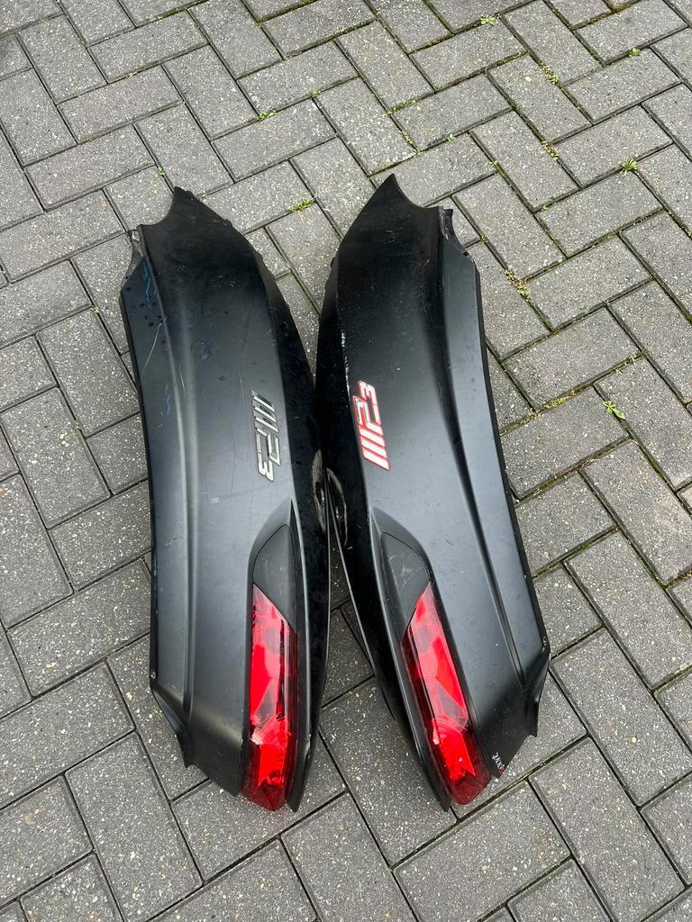 Piaggio MP3 nieuw type kappen matzwart Links + rechts, Motoren, Accessoires | Overige, Nieuw, Ophalen of Verzenden