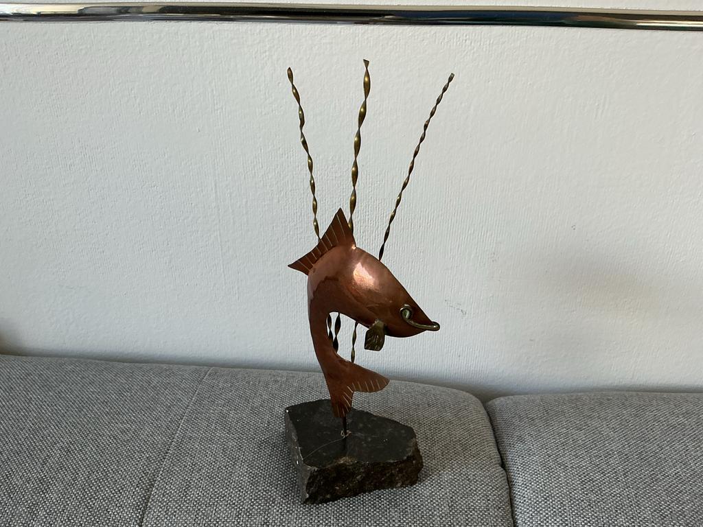 Koperen vis sculptuur op stenen voet, Ophalen of Verzenden