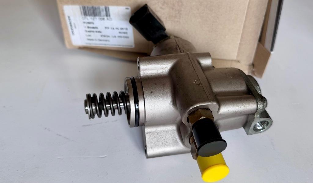 2 x Audi S6 brandstof pomp gebruikt 07L 127 026 AD, Auto-onderdelen, Brandstofsystemen, Ophalen of Verzenden, Gebruikt, Audi