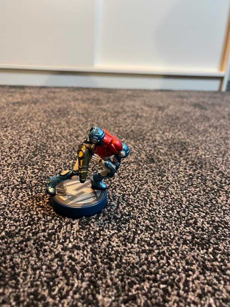 Metroid Dread combo deal! 2 Amibo’s + Metroid Dread spel, Spelcomputers en Games, Games | Nintendo Switch, 1 speler, Zo goed als nieuw