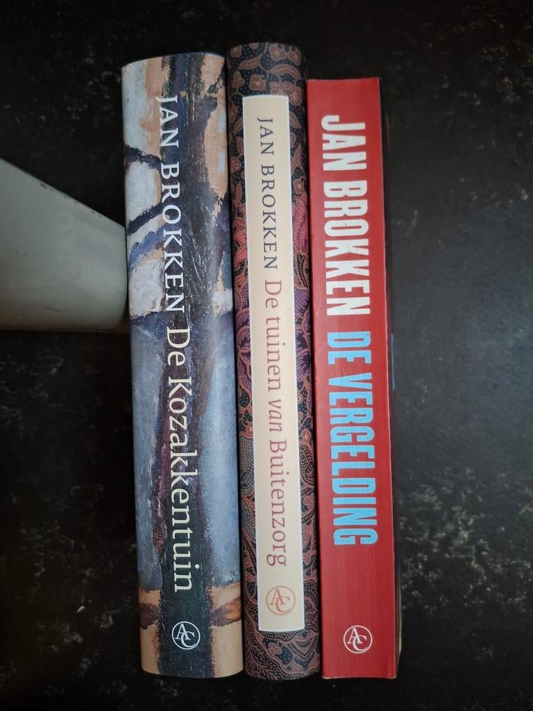 2 Boeken Jan Brokken per stuk € 5, Boeken, Literatuur, Gelezen, Nederland, Ophalen of Verzenden
