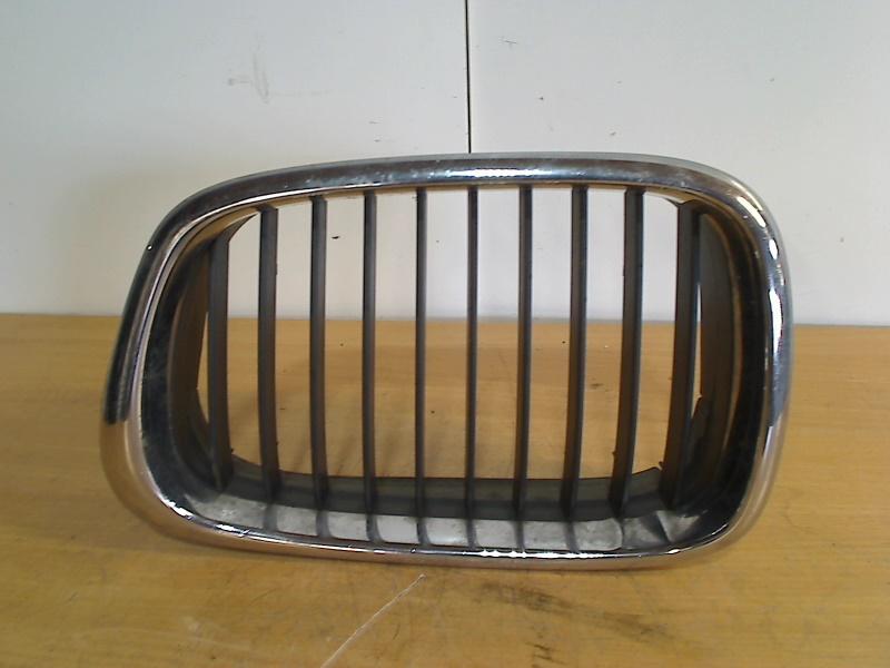 Grillerooster Rechts BMW 5 serie (E39) (1996-01/2003-06), Gebruikt, Petuelring 130, München 80809, , Duitsland, BMW, Bayerische Motoren Werke AG