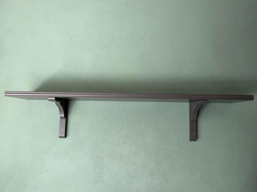 Ikea Bergshult wandplank 120x20cm + 2x Ramshult plankdragers, Ophalen, Zo goed als nieuw