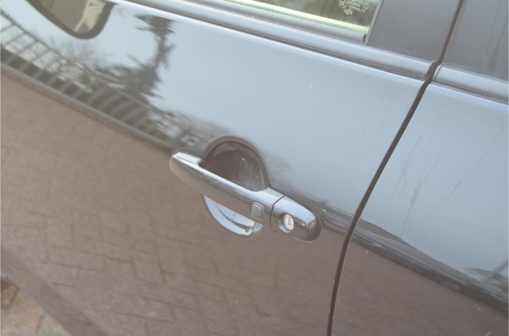 Toyota RAV4 2.0 VVTi Executive Business 12 mnd. gar., Gebruikt, 4 cilinders, 1505 kg, Zwart