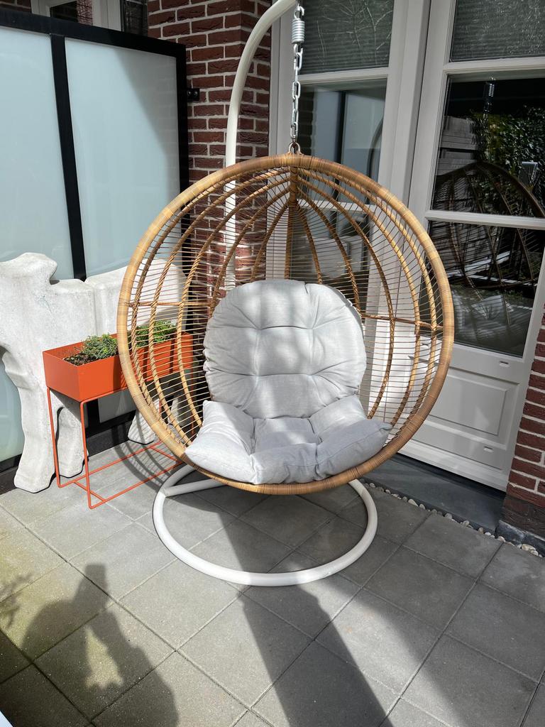 Hangstoel Manifesto, Ophalen, Zo goed als nieuw