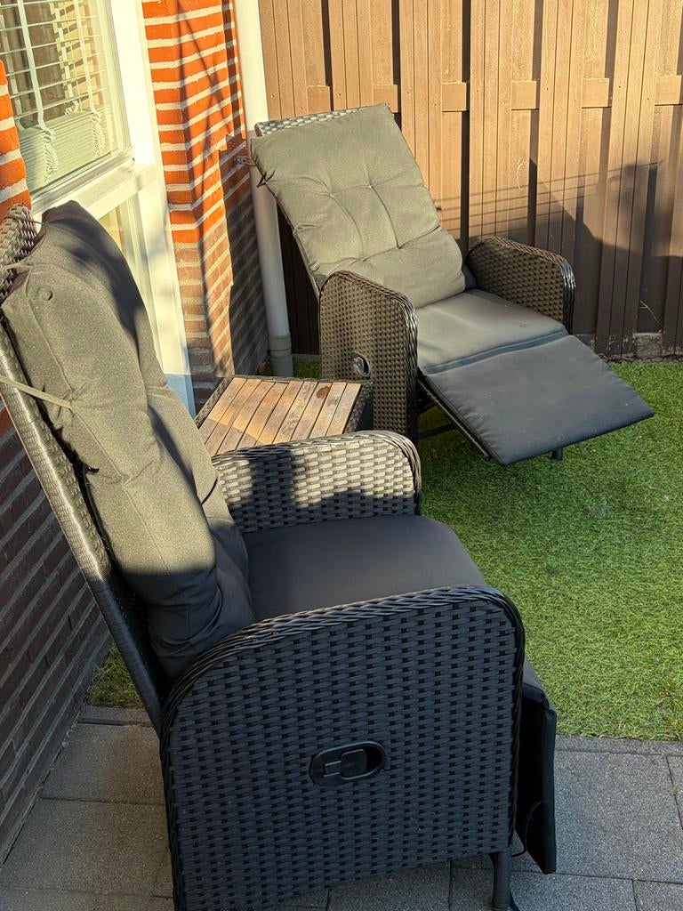 Tuinset met twee ligstoelen en een tafel, Ophalen, Gebruikt, Wicker, Verstelbaar