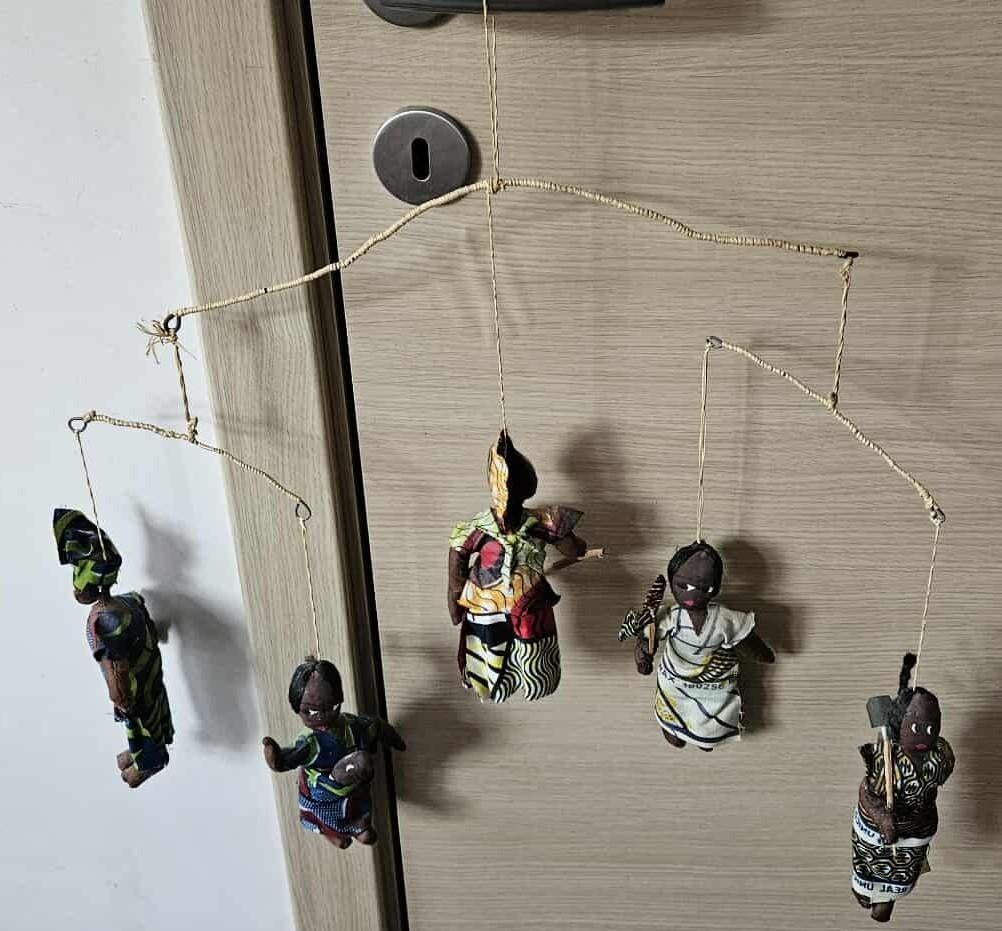 Handgemaakte Afrikaanse kindermobiel, Antiek en Kunst, Ophalen of Verzenden