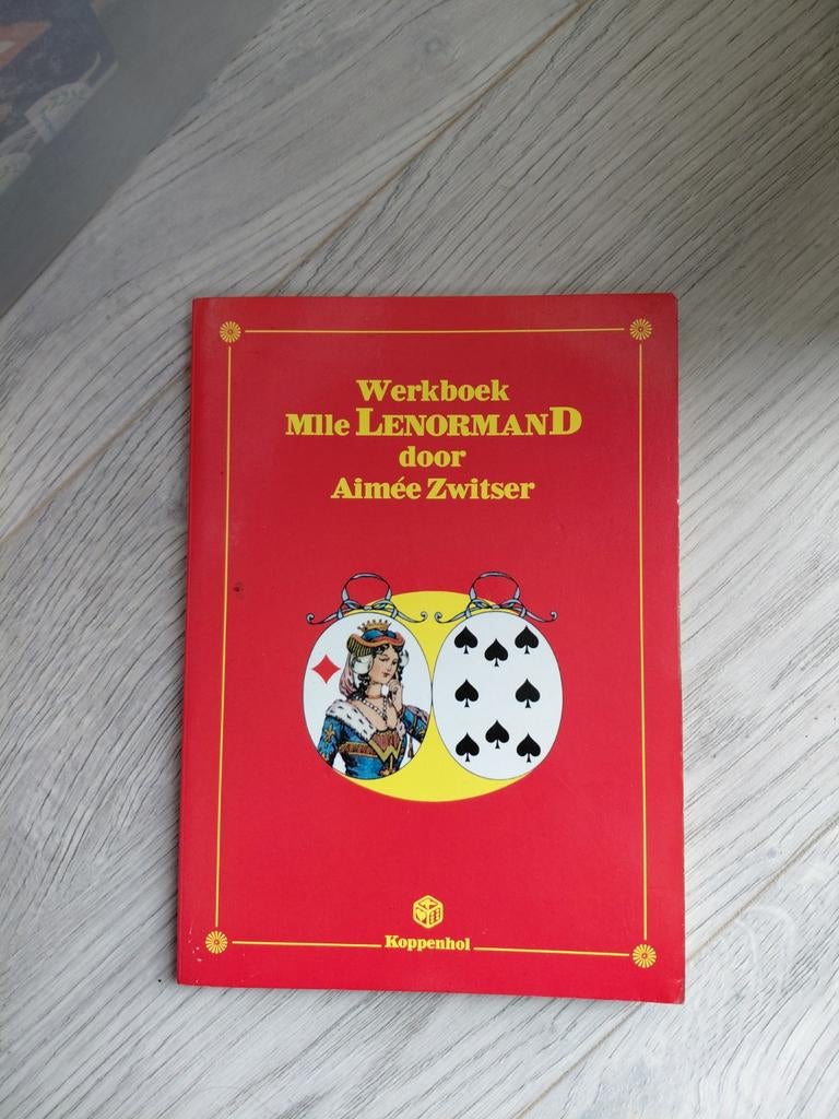Werkboek Mlle Lenormand door Aimée Zwitser, Gelezen, Tarot of Kaarten leggen, Ophalen of Verzenden, Instructieboek