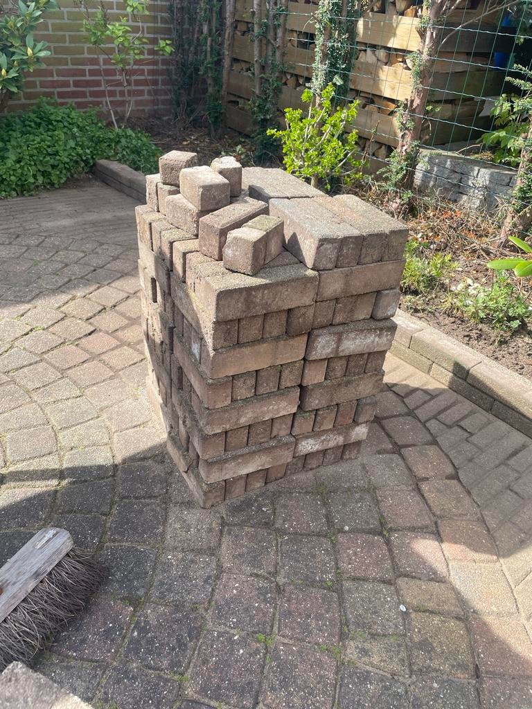 Gratis klinkers waaltjes 137 stuks - ong 2m2, Ophalen, Gebruikt, Klinkers, 10 m² of meer
