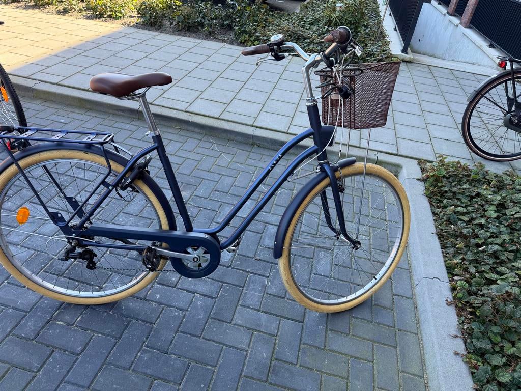 Nette damesfiets, altijd binnen gestaan, Fietsen en Brommers, Fietsen | Dames | Damesfietsen, Overige merken, Velgrem, Versnellingen