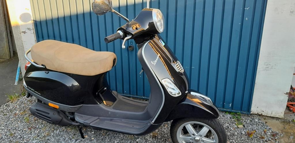 Vespa LX 4T 4V Zwarte bromscooter, Fietsen en Brommers, Scooters | Vespa, Ophalen, Maximaal 45 km/u, Zo goed als nieuw, Benzine